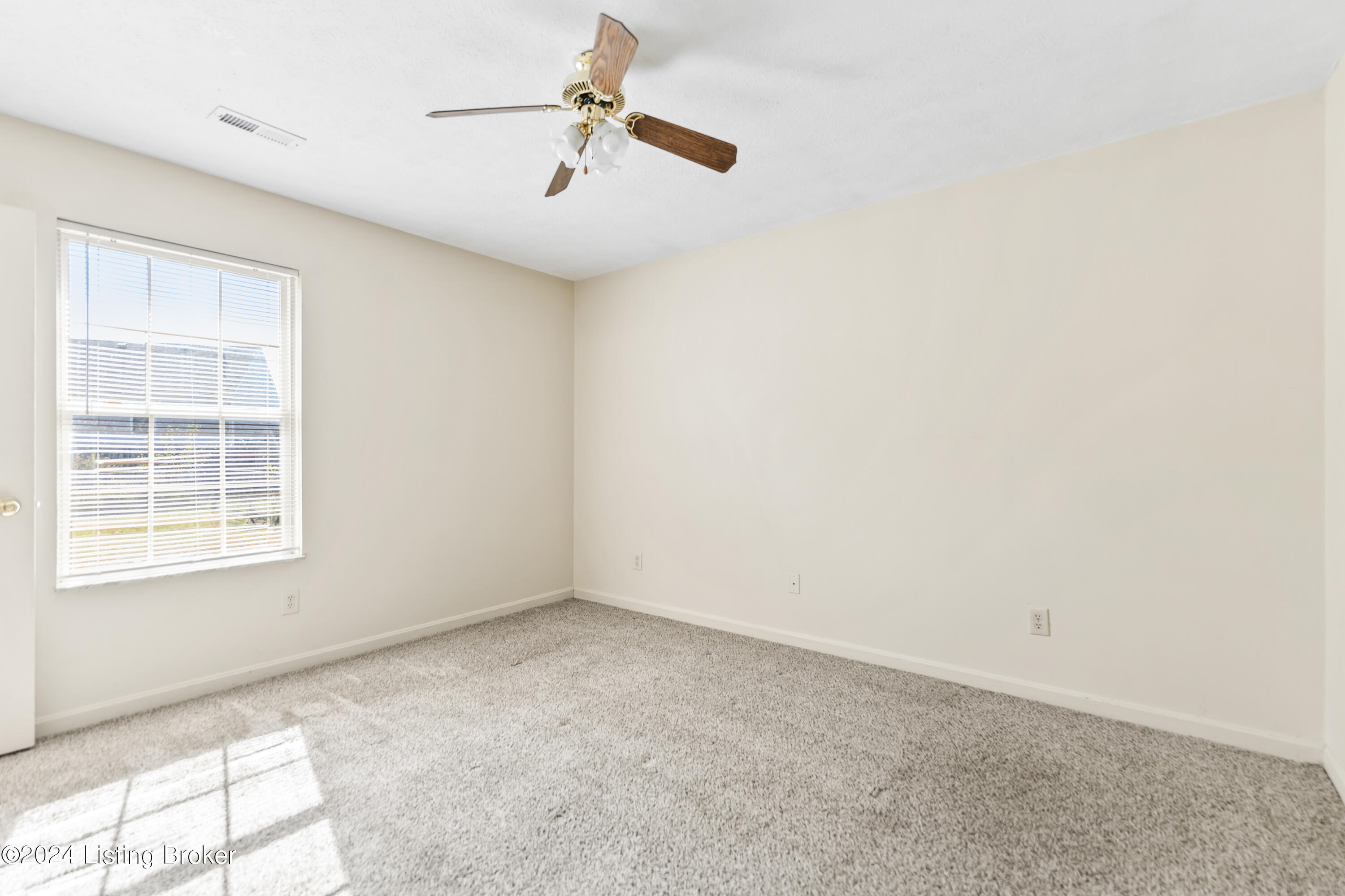 Louisville, Kentucky 40219, United States, 3 Bedrooms Bedrooms, ,2 BathroomsBathrooms,Residential,Pending,37440