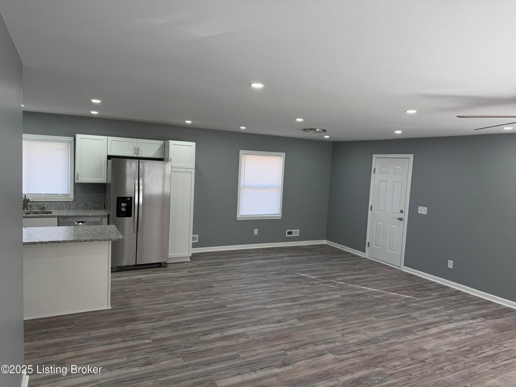 Photo of 4517 Dover Rd, Louisville, KY 40216 (MLS # 1704897)