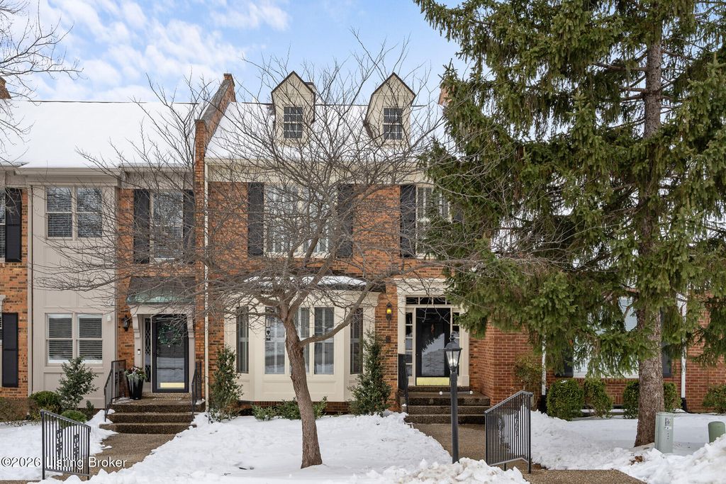 Photo of 1330 Navajo Ct, Louisville, KY 40207 (MLS # 1708885)