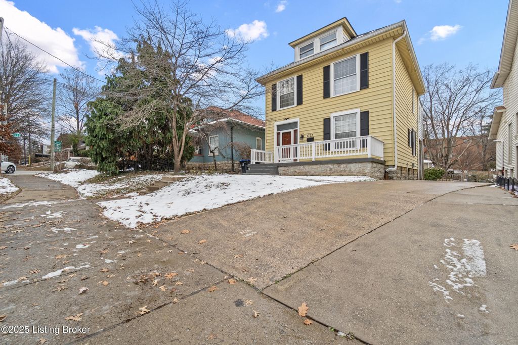 Photo of 1722 Eastern Pkwy, Louisville, KY 40205 (MLS # 1705450)