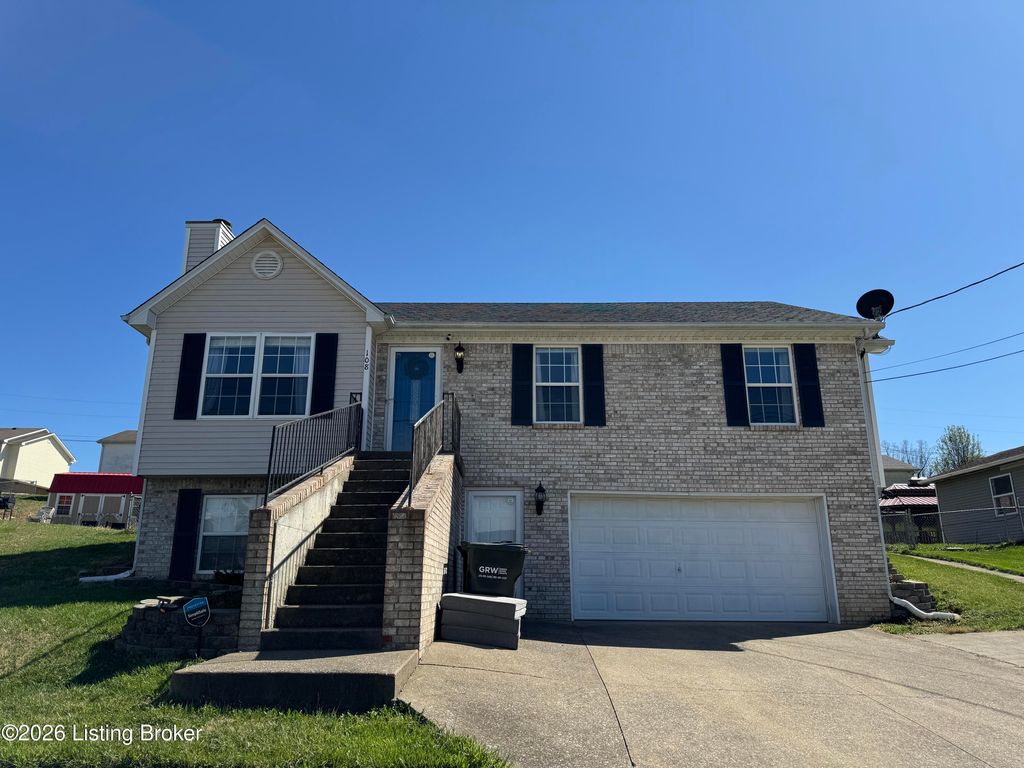 Photo of 108 Hamilton St, Radcliff, KY 40160 (MLS # 1712276)