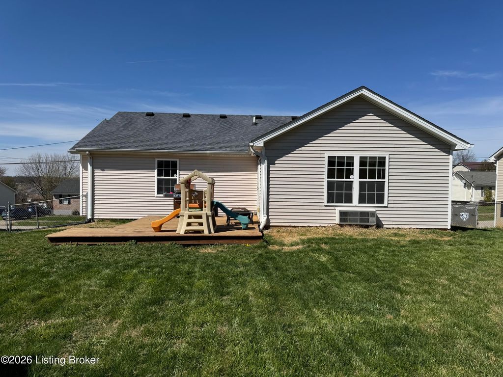 Photo of 108 Hamilton St, Radcliff, KY 40160 (MLS # 1712276)