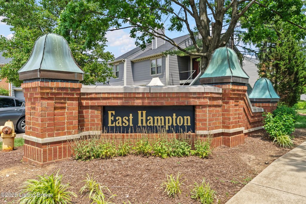 Photo of 758 Yorkwood Pl, Louisville, KY 40223 (MLS # 1717911)