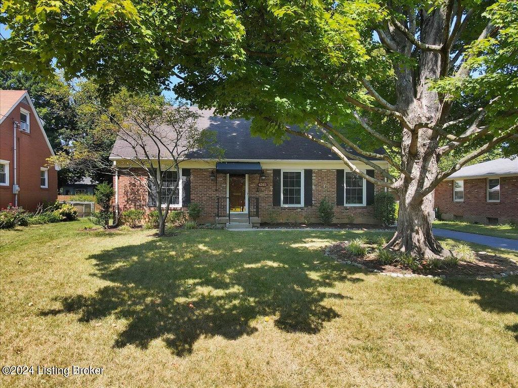 Photo of 4245 Darbrook Rd, Louisville, KY 40207 (MLS # 1668807)
