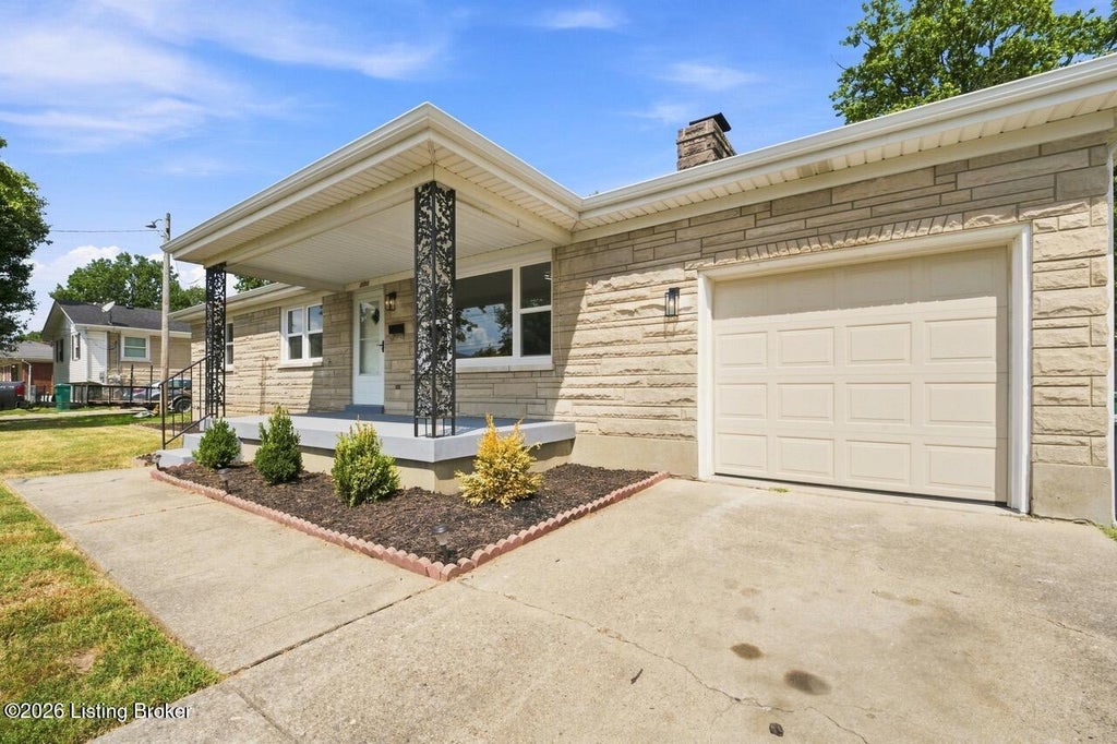 Photo of 6211 Maywick Rd, Louisville, KY 40272 (MLS # 1728782)