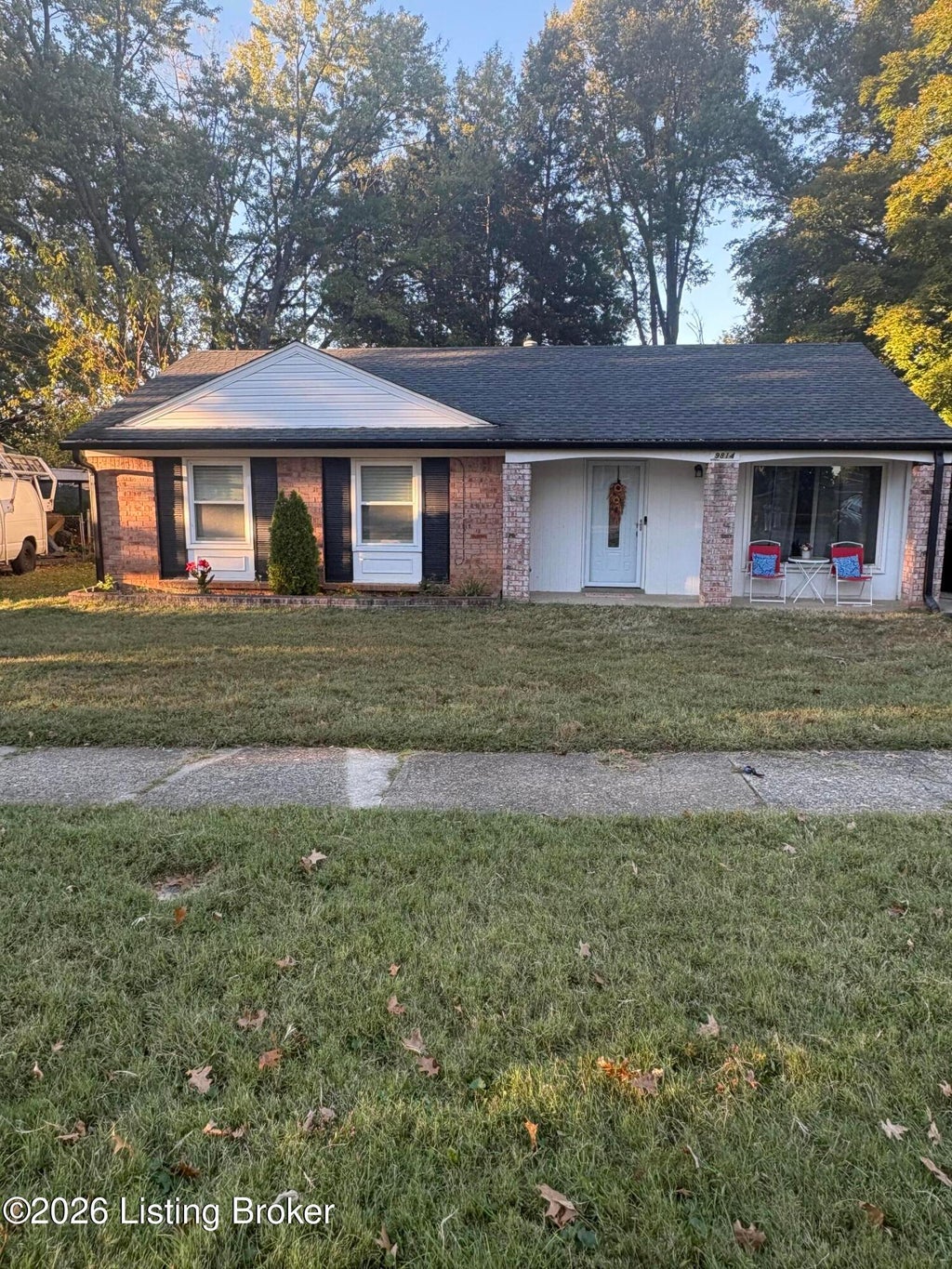 Photo of 9814 Farnham Dr, Louisville, KY 40223 (MLS # 1732305)
