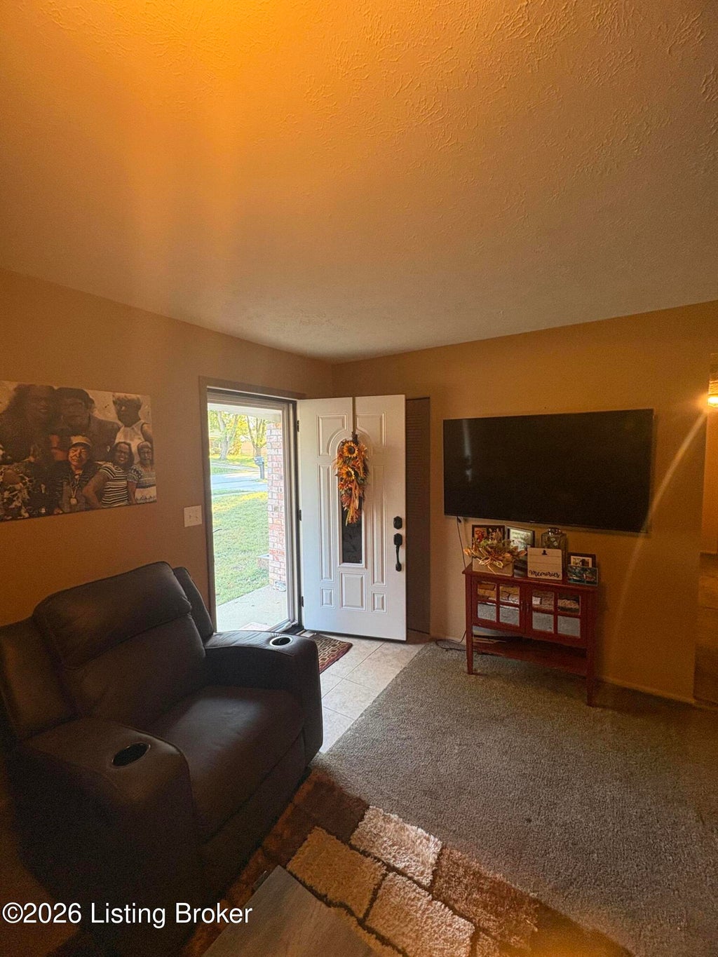 Photo of 9814 Farnham Dr, Louisville, KY 40223 (MLS # 1732305)