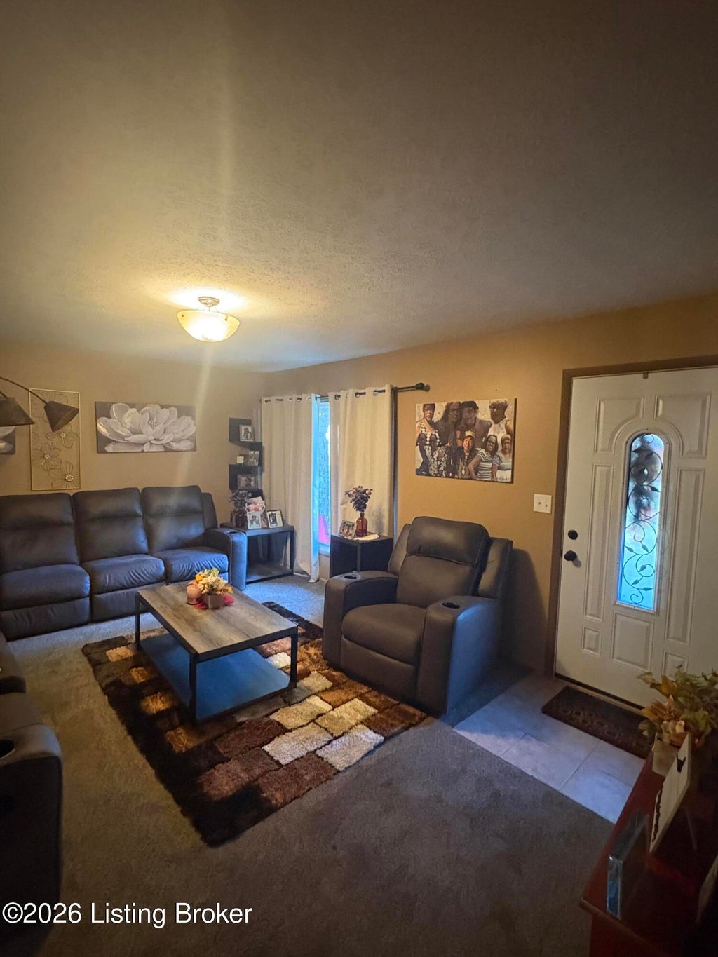 Photo of 9814 Farnham Dr, Louisville, KY 40223 (MLS # 1732305)