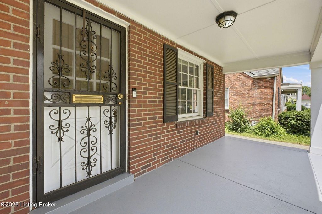 Photo of 210 Ridgeway Ave, Louisville, KY 40207 (MLS # 1724025)