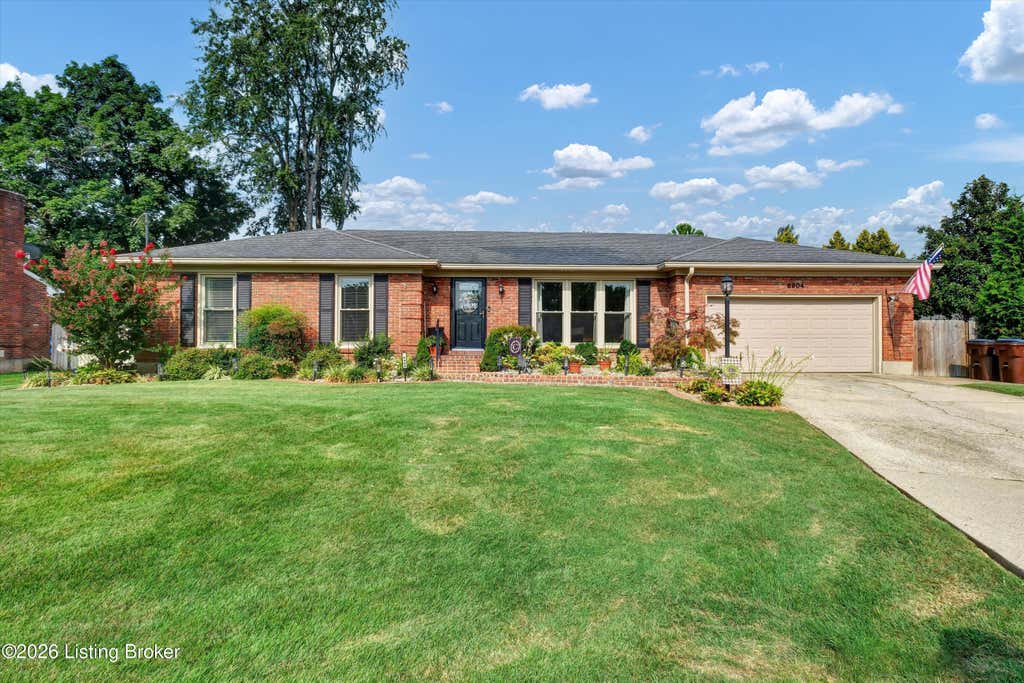 Photo of 6904 Bellcrest Ct, Louisville, KY 40291 (MLS # 1726429)
