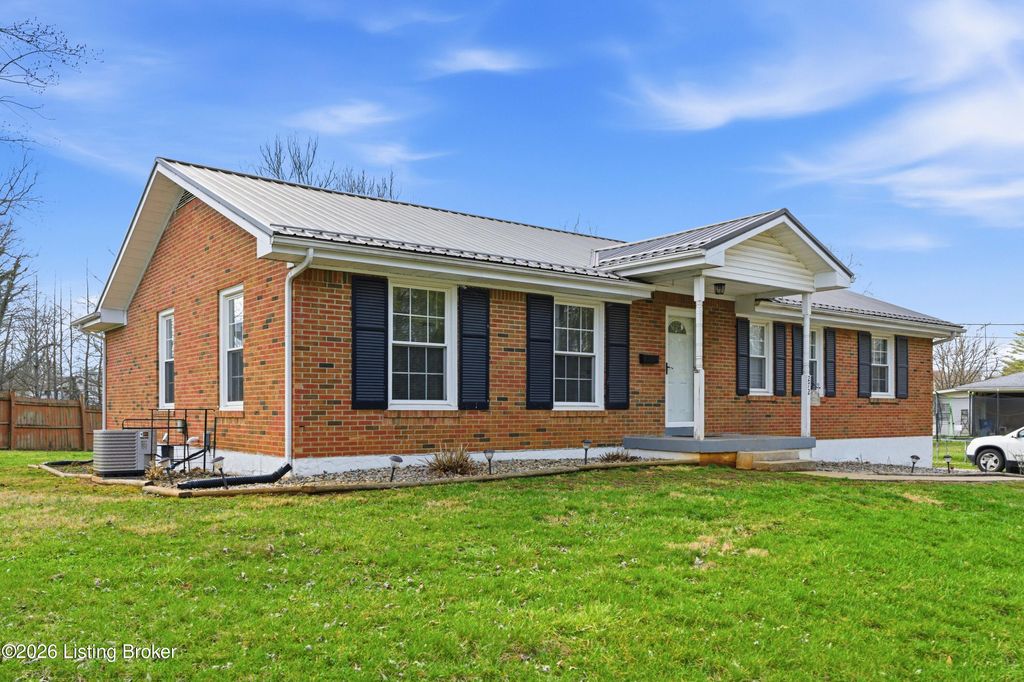 Photo of 272 Lakeview Dr, Brandenburg, KY 40108 (MLS # 1710835)