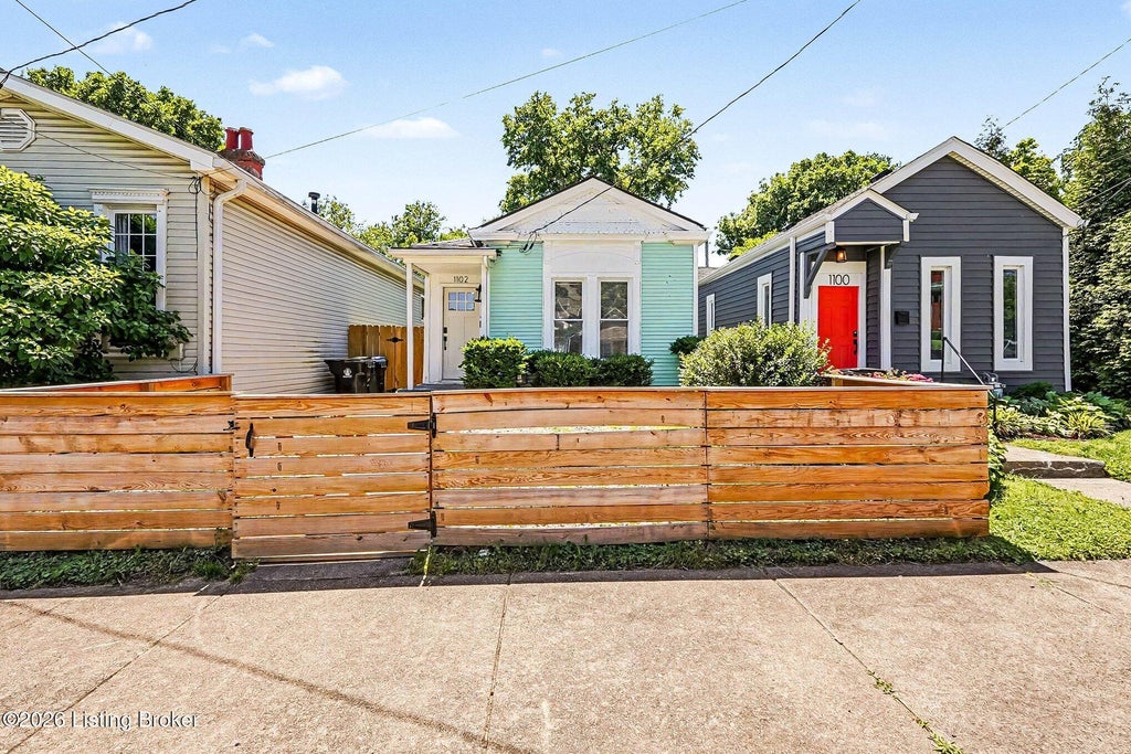 Photo of 1102 E Saint Catherine St, Louisville, KY 40204 (MLS # 1733240)