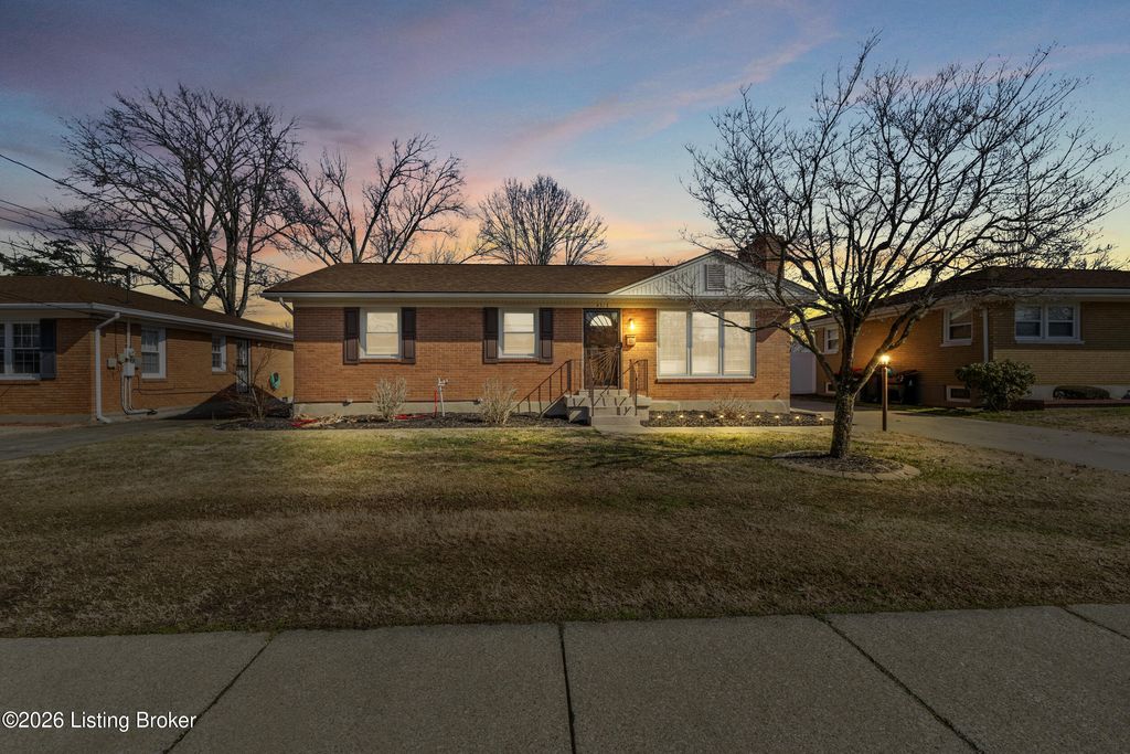 Photo of 4313 Lahnna Dr, Louisville, KY 40216 (MLS # 1709185)