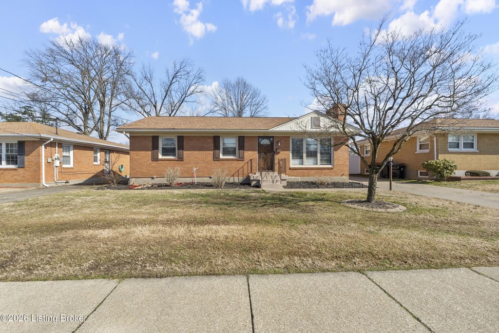Photo of 4313 Lahnna Dr, Louisville, KY 40216 (MLS # 1709185)