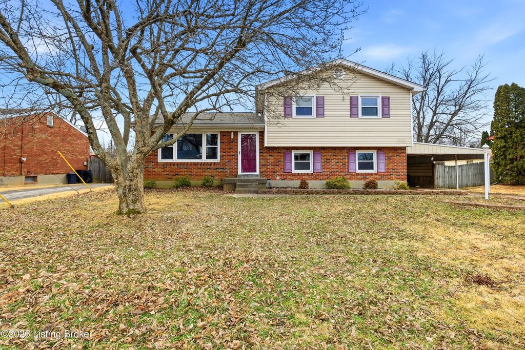 Photo of 9402 Doewood Ln, Louisville, KY 40291 (MLS # 1709811)