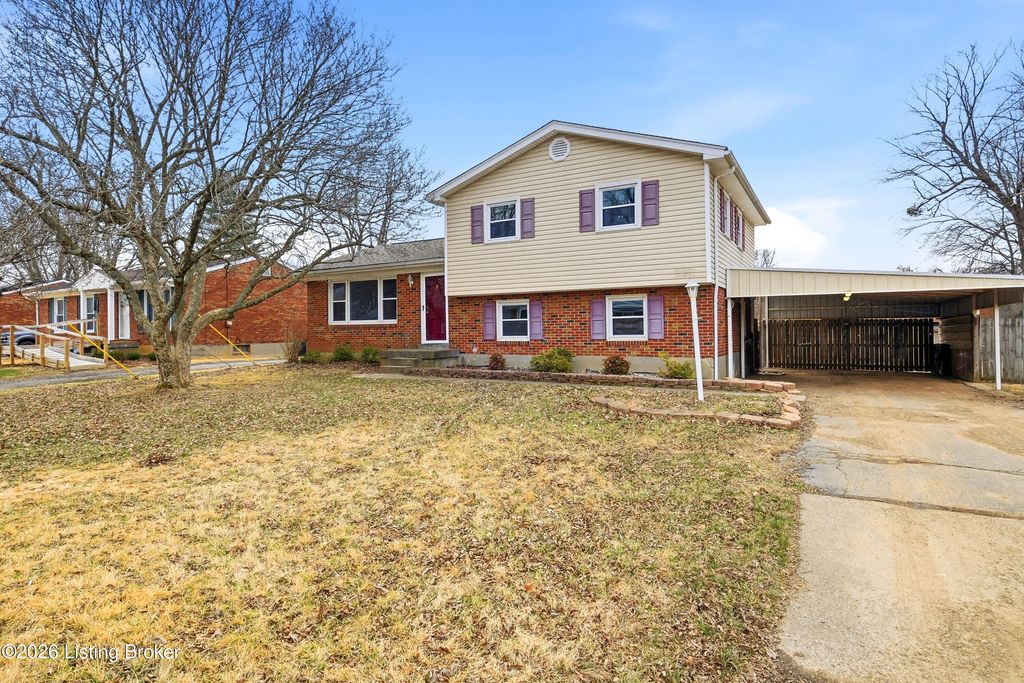 Photo of 9402 Doewood Ln, Louisville, KY 40291 (MLS # 1709811)