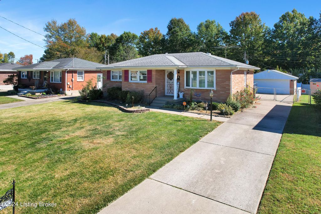 Photo of 5523 Mariemont Rd, Louisville, KY 40258 (MLS # 1707987)