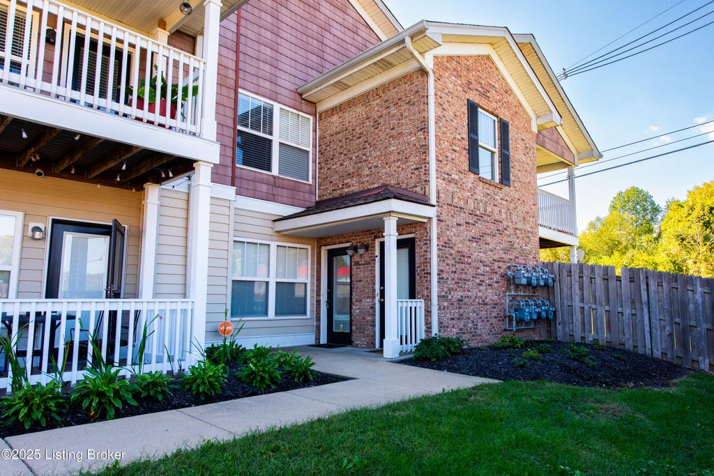 Photo of 6516 Brook Bend Way #UNIT 134, Louisville, KY 40229 (MLS # 1700520)