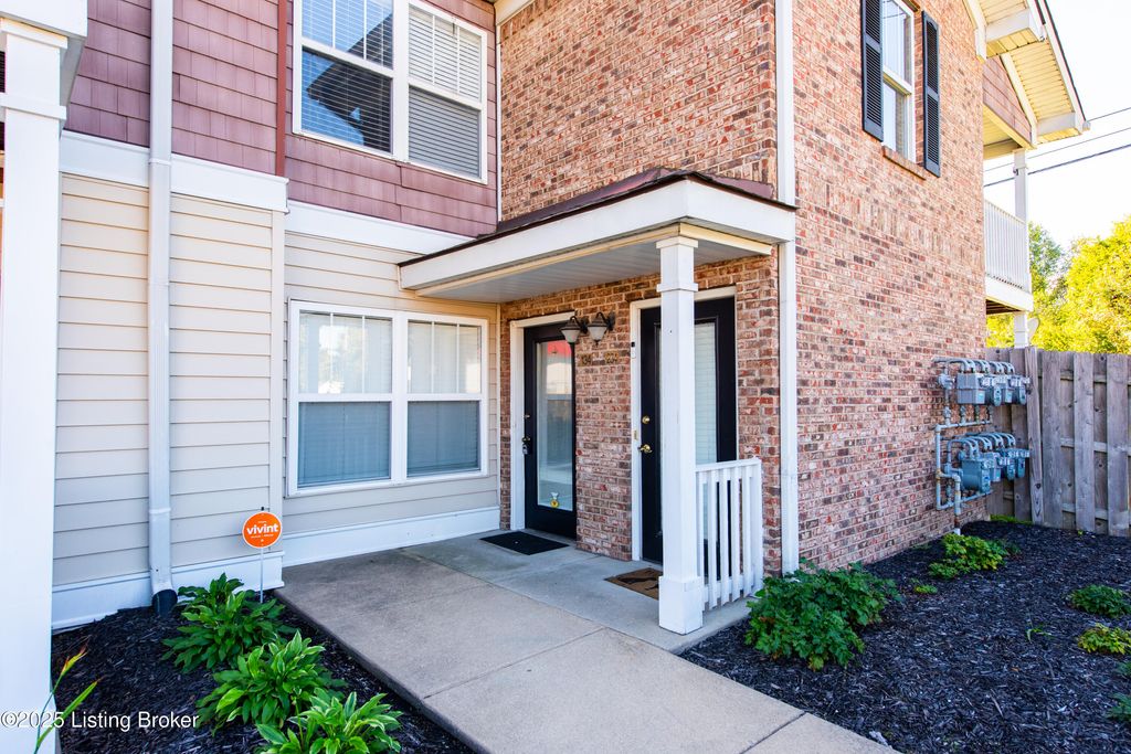 Photo of 6516 Brook Bend Way #UNIT 134, Louisville, KY 40229 (MLS # 1700520)