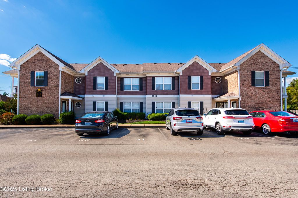 Photo of 6516 Brook Bend Way #UNIT 134, Louisville, KY 40229 (MLS # 1700520)