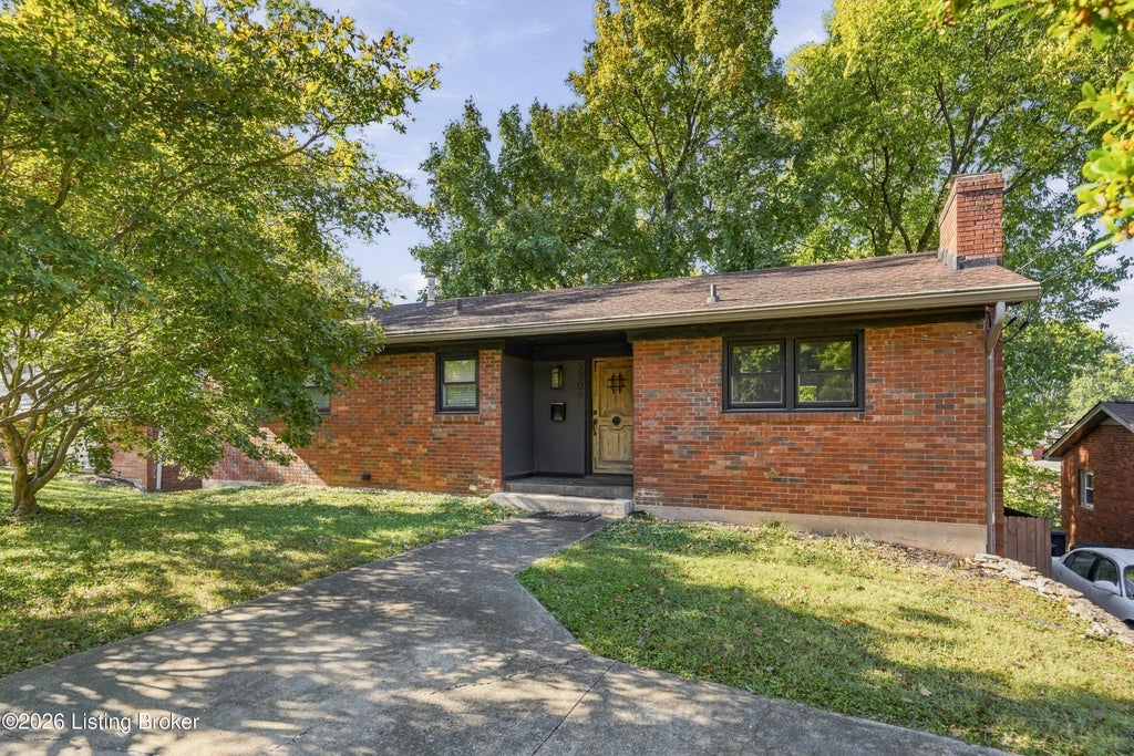 Photo of 3308 Breaux Dr, Louisville, KY 40220 (MLS # 1731637)