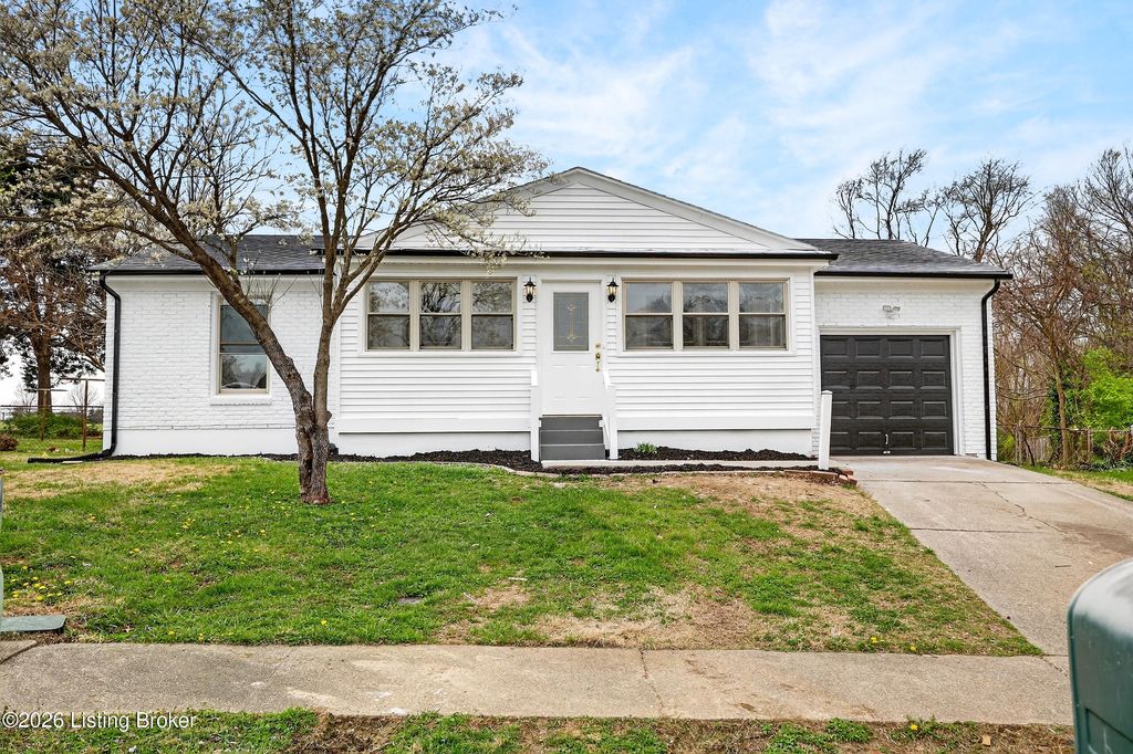 Photo of 5202 Chasewood Pl, Louisville, KY 40229 (MLS # 1712992)