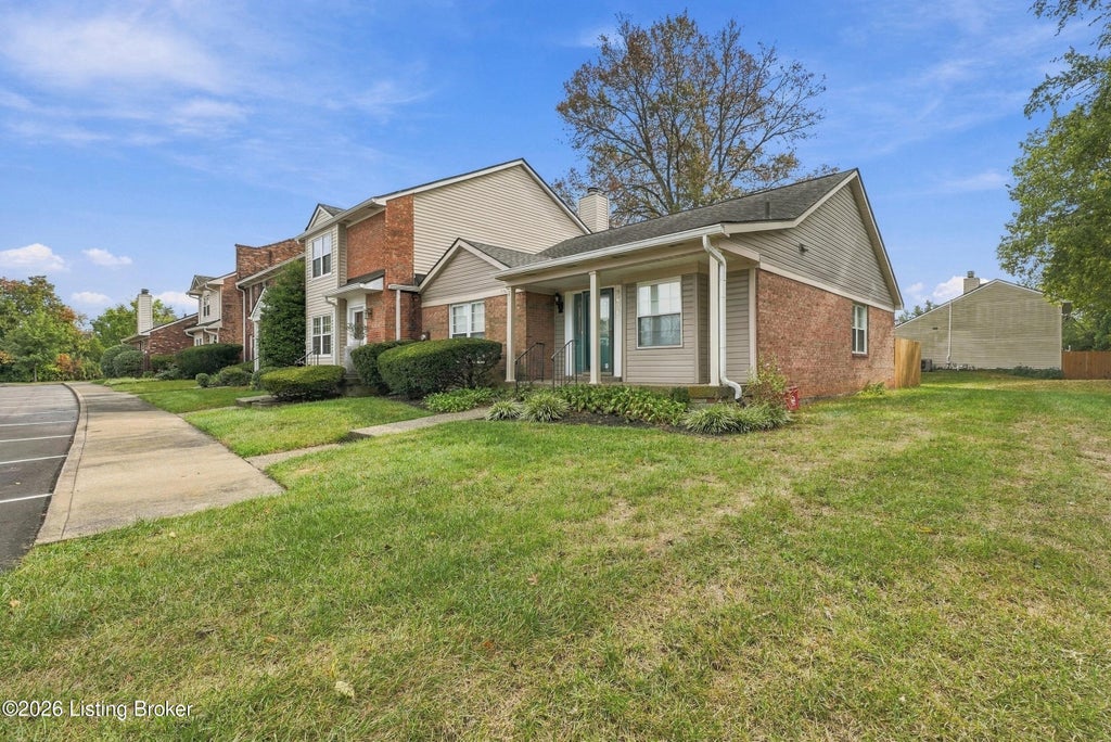 Photo of 8606 Locust Ct, Louisville, KY 40242 (MLS # 1731660)