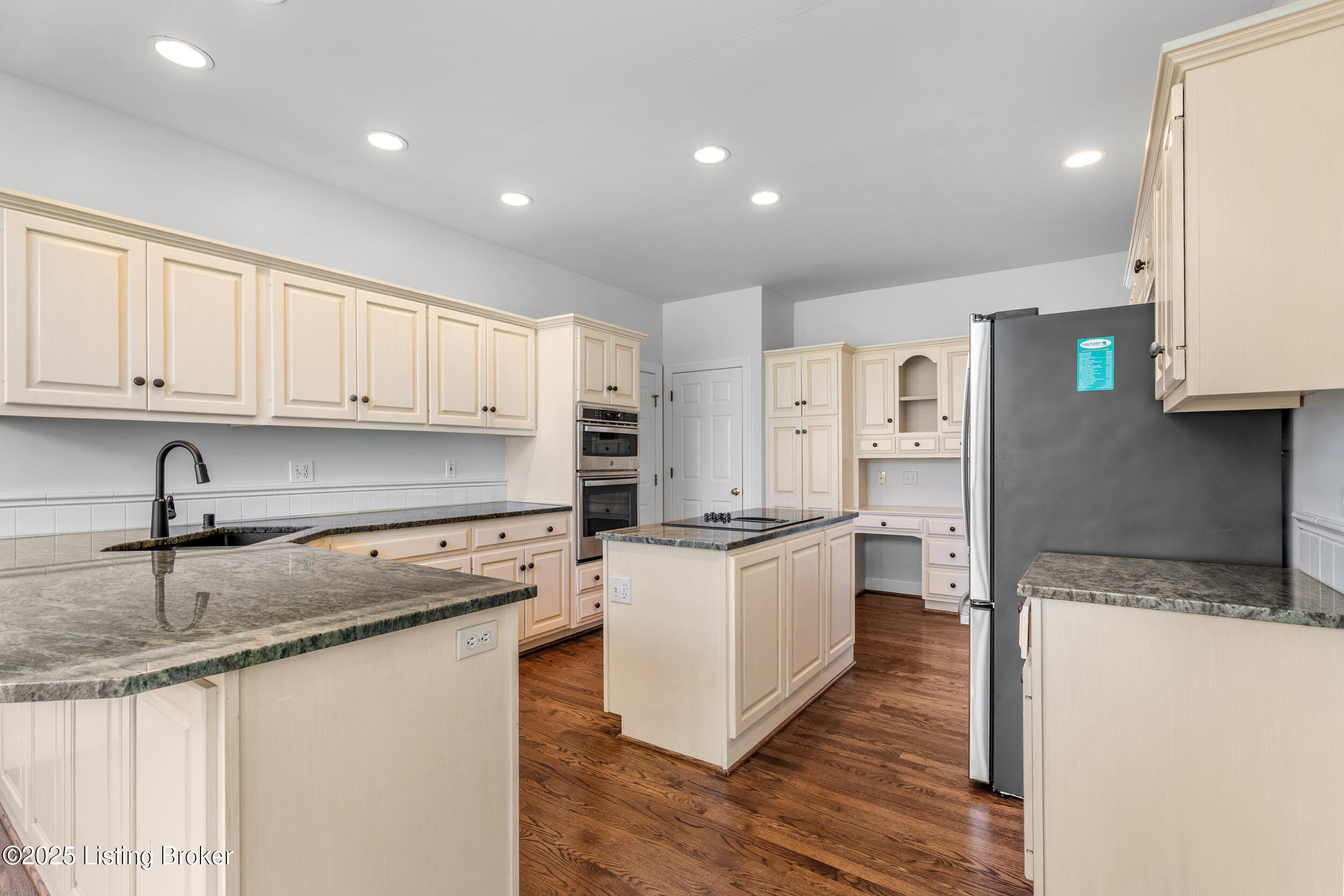 14801 Forest Oaks Dr, Louisville, Kentucky image 29
