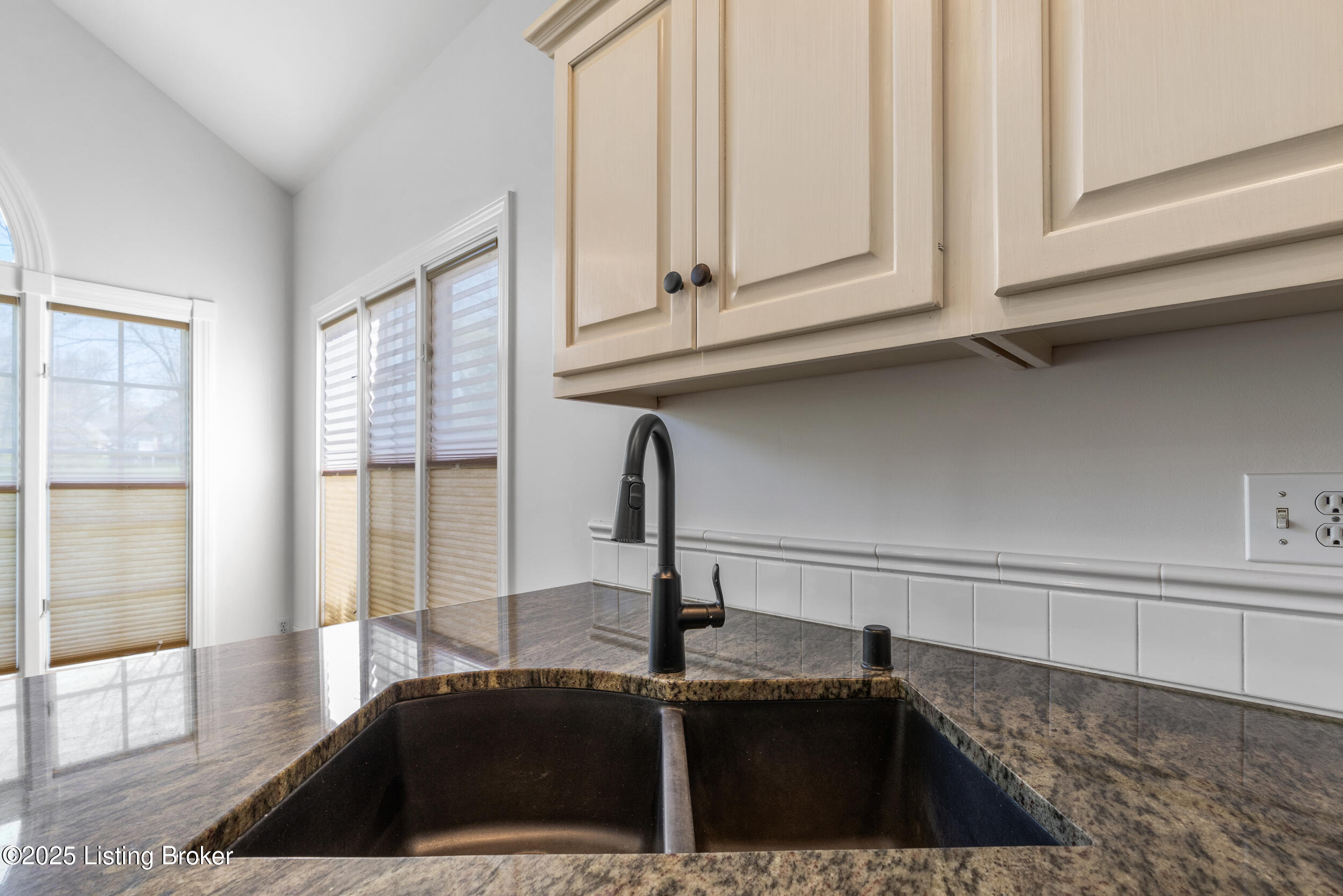 14801 Forest Oaks Dr, Louisville, Kentucky image 28