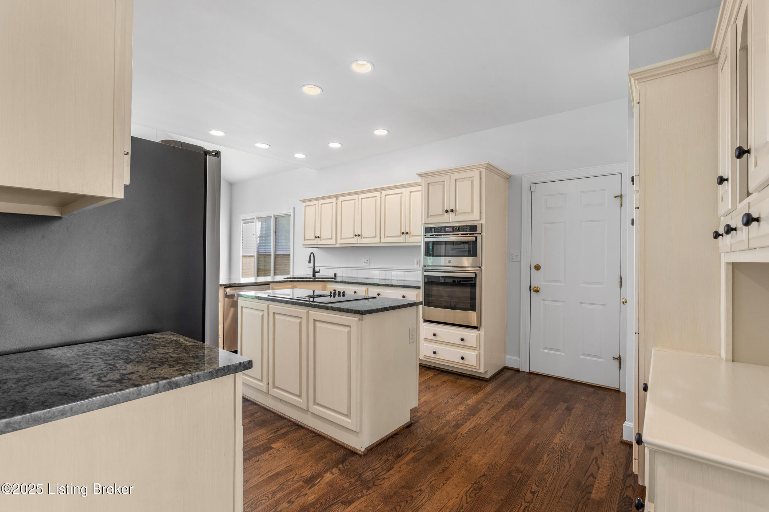 14801 Forest Oaks Dr, Louisville, Kentucky image 25