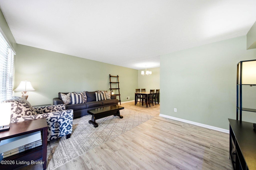 Photo of 1604 Marne Ct, Louisville, KY 40242 (MLS # 1729302)