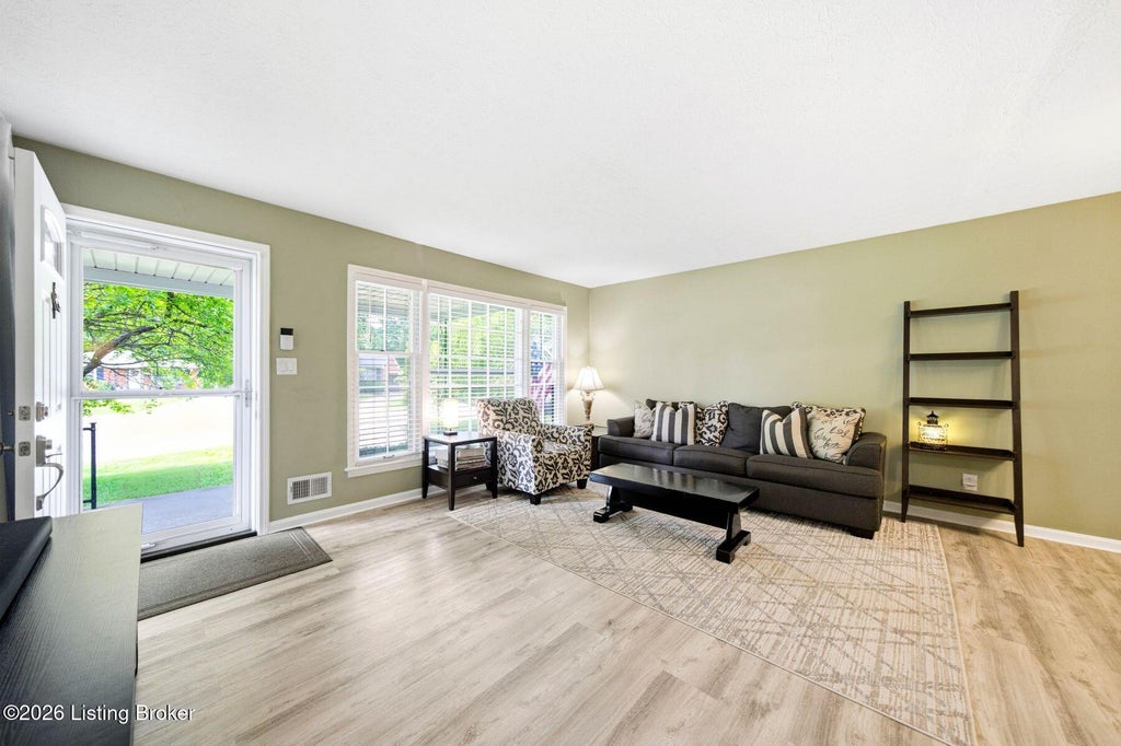 Photo of 1604 Marne Ct, Louisville, KY 40242 (MLS # 1729302)