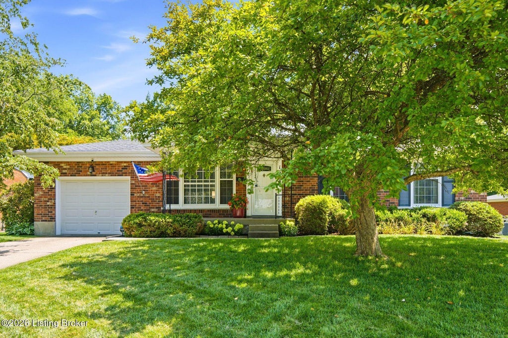 Photo of 1604 Marne Ct, Louisville, KY 40242 (MLS # 1729302)
