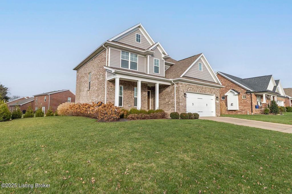 Photo of 8817 Stara Way, Jeffersontown, KY 40299 (MLS # 1704518)