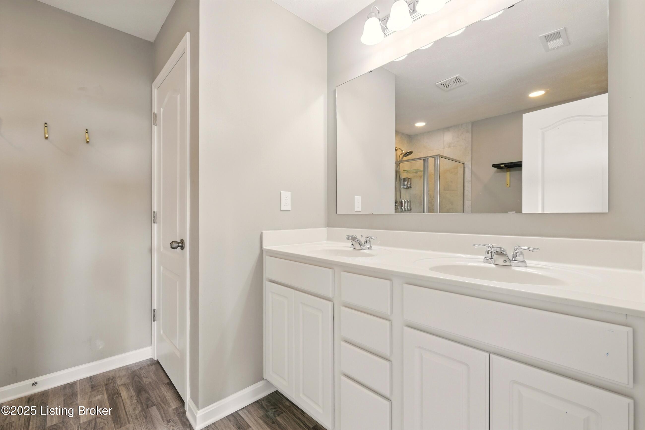 11717 Trottingham Cir, Louisville, Kentucky image 23