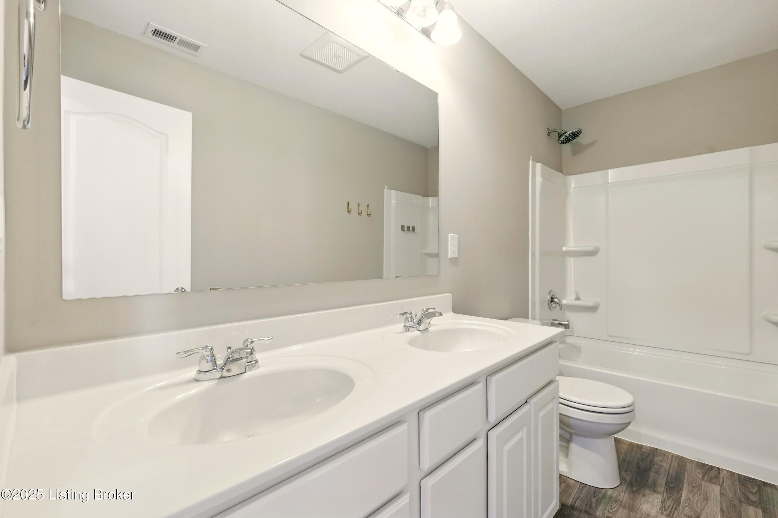 11717 Trottingham Cir, Louisville, Kentucky image 37