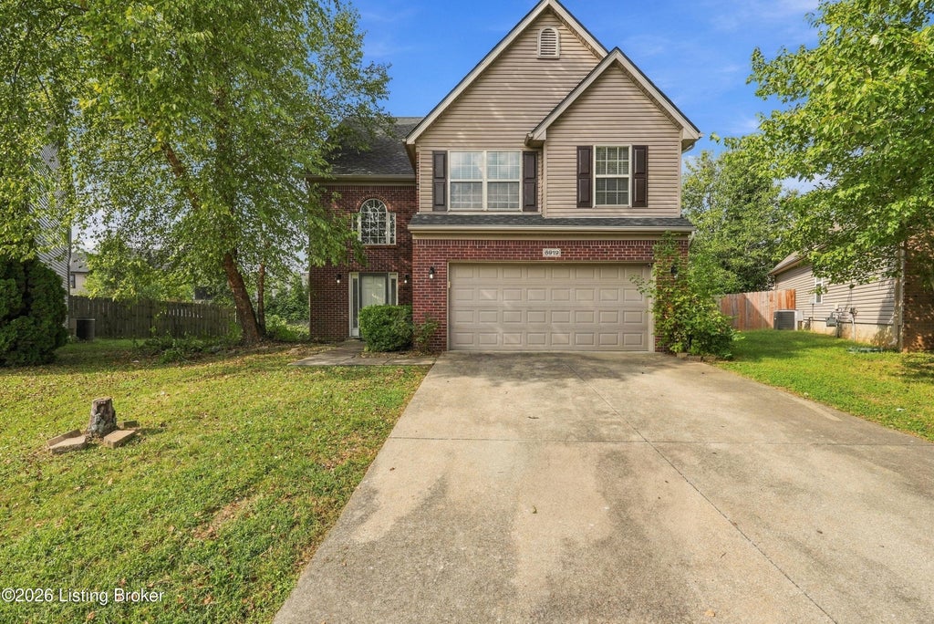 Photo of 6919 Walnut Farm Dr, Louisville, KY 40229 (MLS # 1729341)