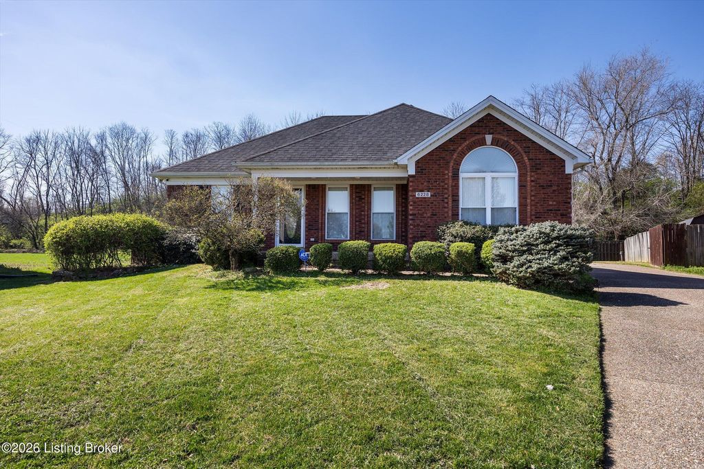 Photo of 6228 Winding Stream Dr, Louisville, KY 40272 (MLS # 1712294)