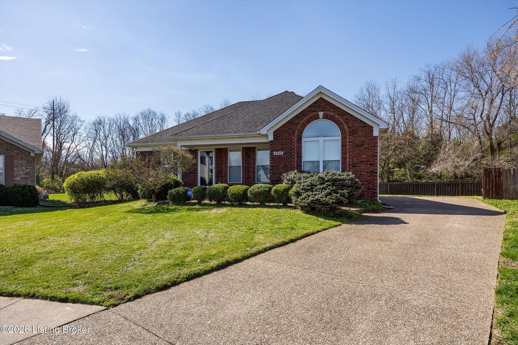 Photo of 6228 Winding Stream Dr, Louisville, KY 40272 (MLS # 1712294)
