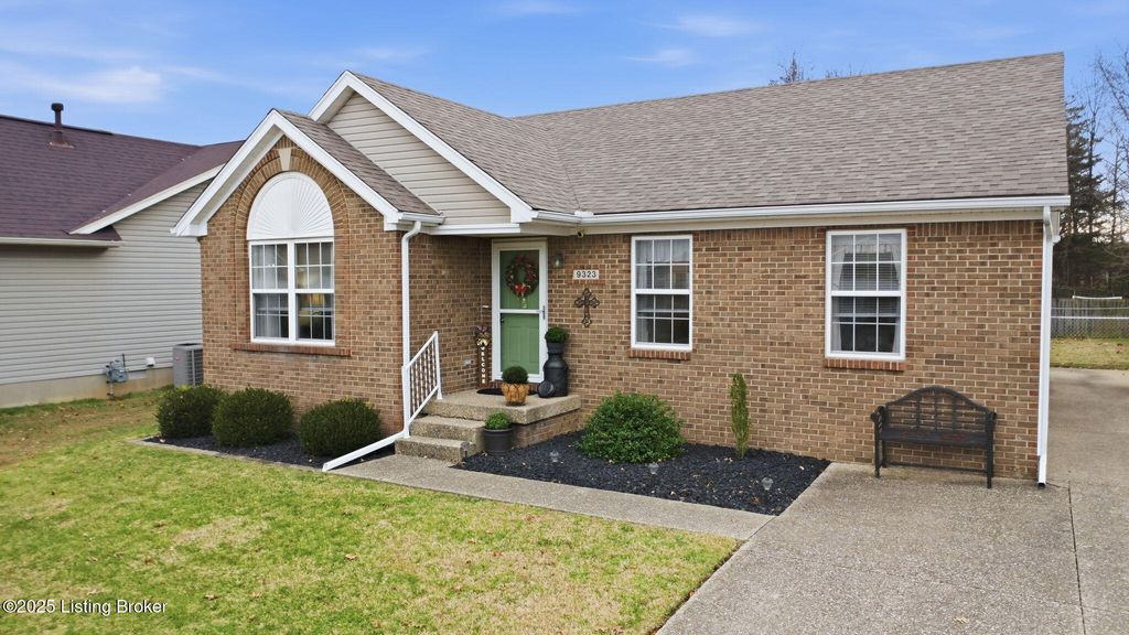Photo of 9323 Longhorn Ct, Fairdale, KY 40118 (MLS # 1704330)