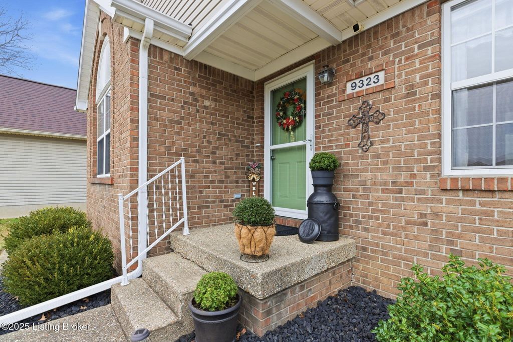 Photo of 9323 Longhorn Ct, Fairdale, KY 40118 (MLS # 1704330)