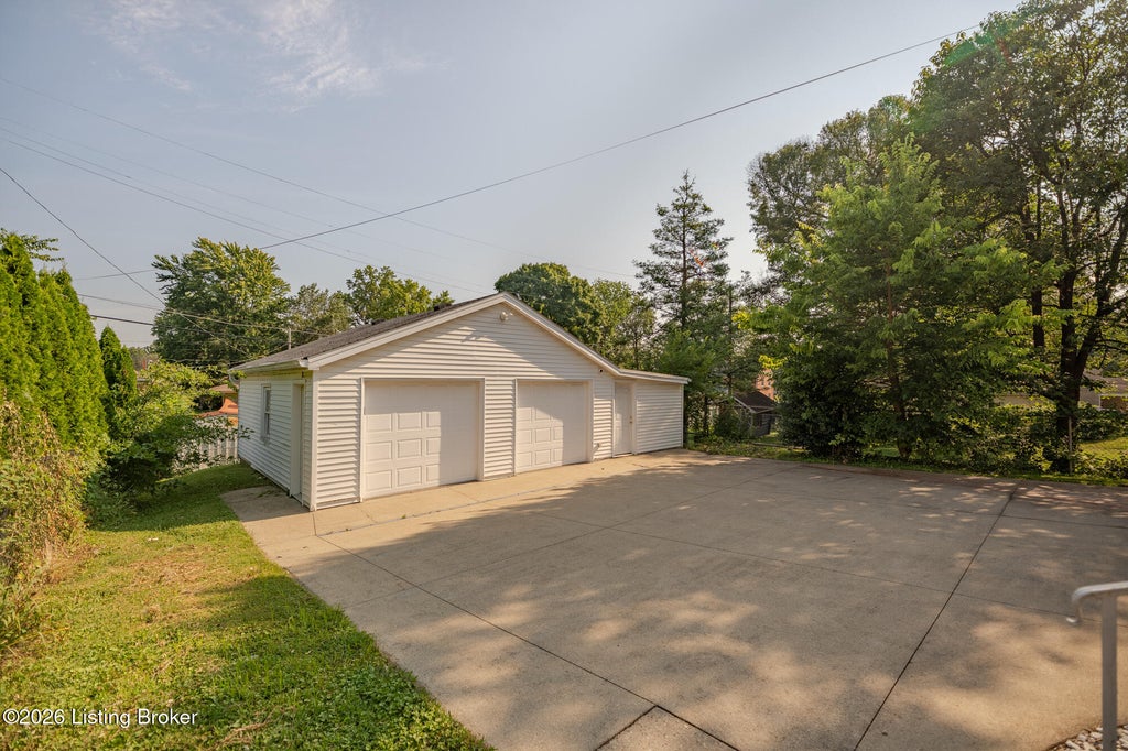 Photo of 1311 Marret Pl, Louisville, KY 40215 (MLS # 1732099)