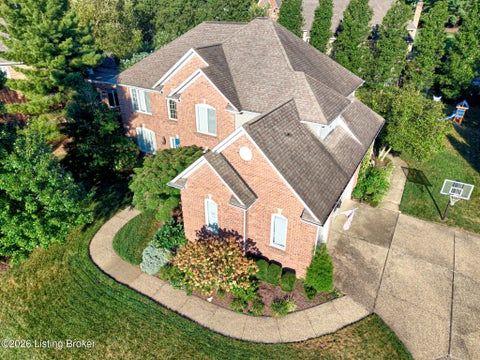 Homes For Sale - 1302 Isleworth Dr<br/> Louisville, KY 40245