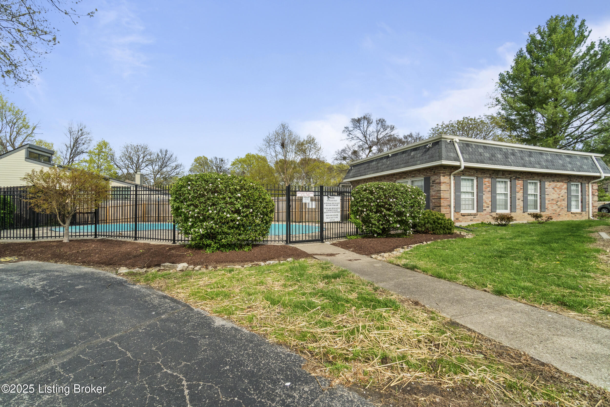 521 Zorn Ave #APT E11, Louisville, Kentucky image 8