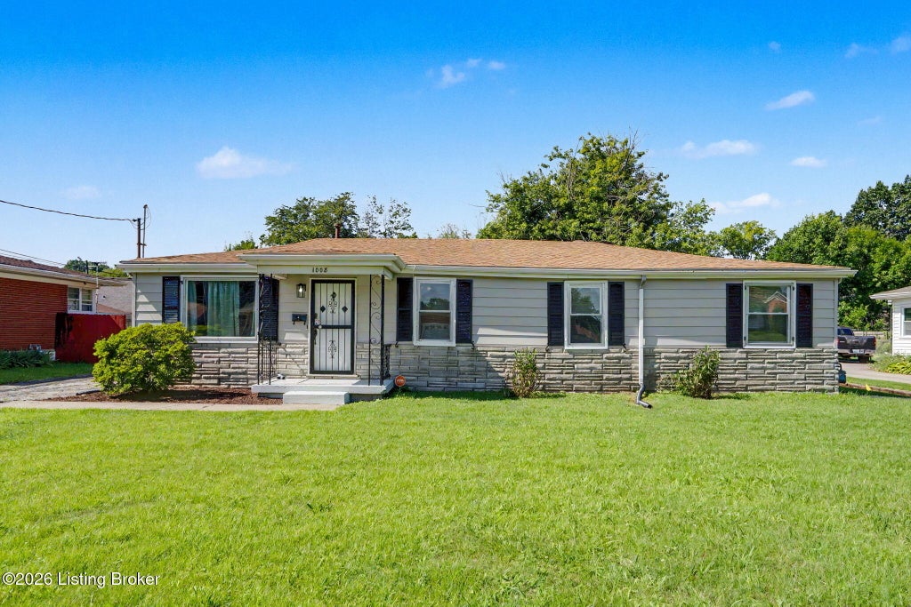 Photo of 1008 Cristland Rd, Louisville, KY 40214 (MLS # 1731834)