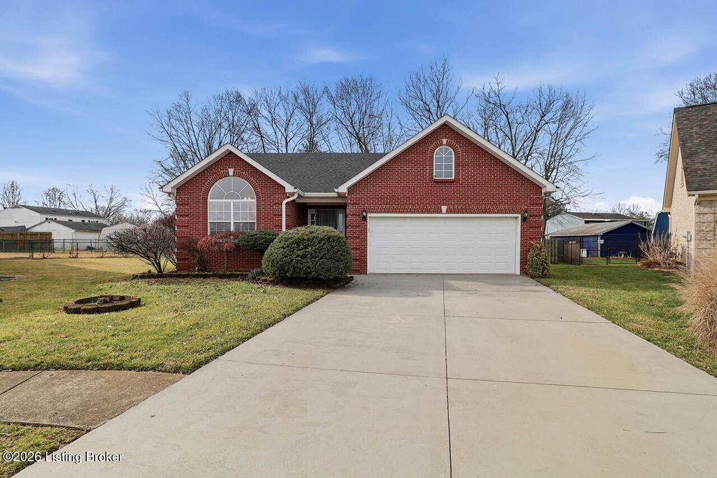 Photo of 195 Bentwood Dr, Shepherdsville, KY 40165 (MLS # 1709308)