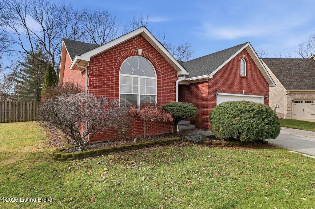 Photo of 195 Bentwood Dr, Shepherdsville, KY 40165 (MLS # 1709308)