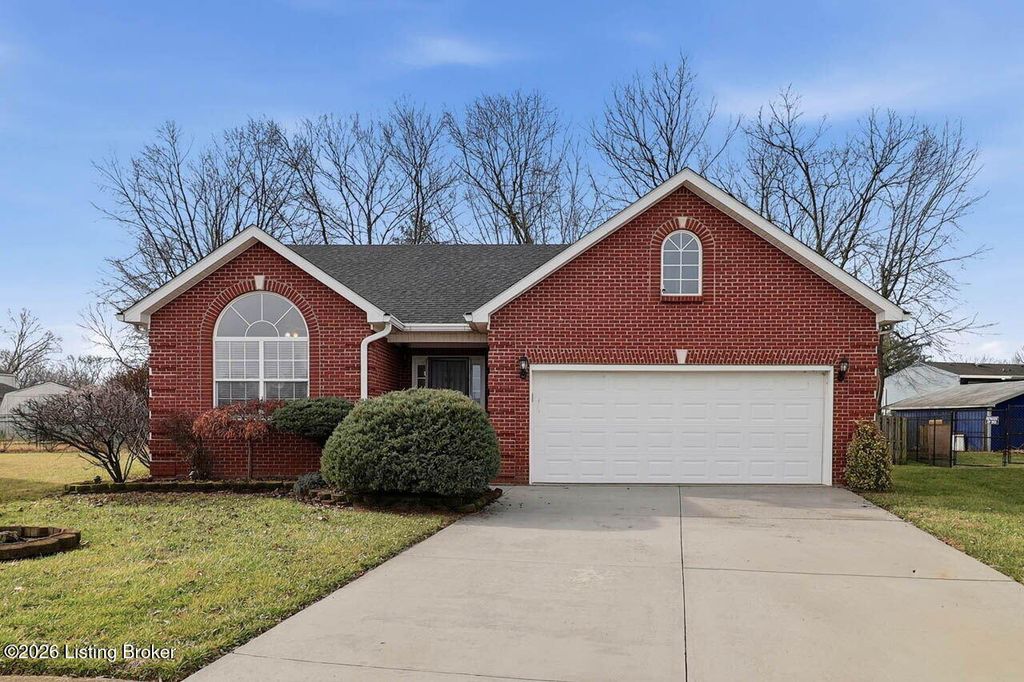 Photo of 195 Bentwood Dr, Shepherdsville, KY 40165 (MLS # 1709308)