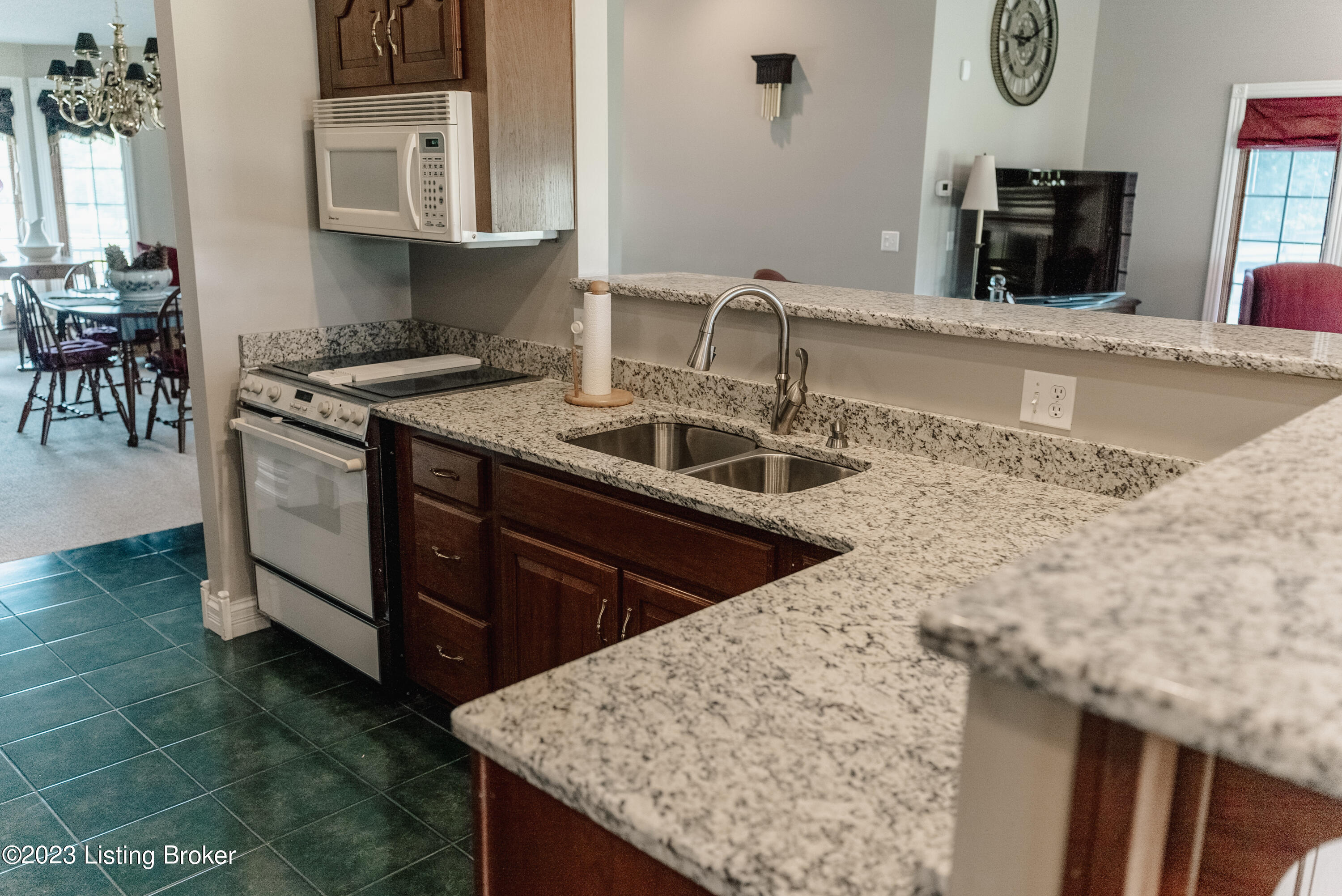 641 Ky-910, Russell Springs, Kentucky image 33