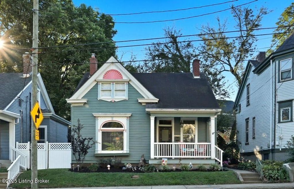 Photo of 2210 Grinstead Dr, Louisville, KY 40204 (MLS # 1700544)